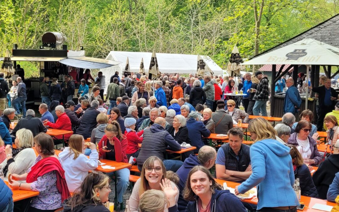Auch in diesem Jahr: Die Chorgemeinschaft Traisa lädt am 1. Mai zum traditionellen Waldfest am Traisaer Hüttchen ein!