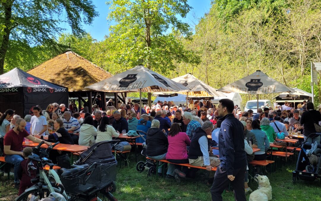 Waldfest am Traisaer Hüttchen begeistert mit Besucherandrang und bester Stimmung